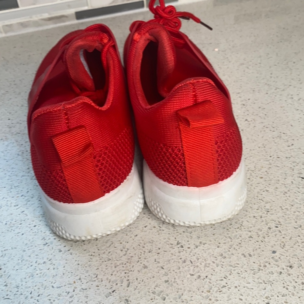Stunning women’s red running shoe. Size 8/9 - Picture 3 of 5